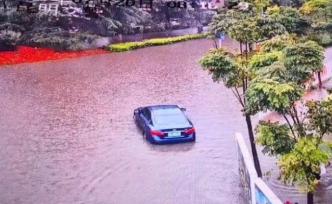 昆明一夜暴雨引城市內(nèi)澇，連續(xù)三年7月19日下雨致交通中斷