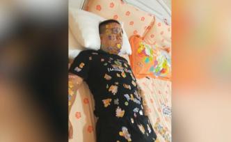 3歲女兒用上百張貼紙“封印”裝睡老爸