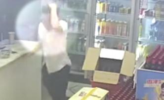 KTV著火，店長迅速撲滅后不忘整理發(fā)型