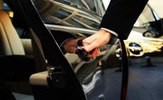 滴滴回應(yīng)“快車(chē)司機(jī)撿手機(jī)要好處費(fèi)”：退三百留一百，不處罰
