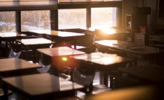 重庆部分高中掐尖招生乱象：提前一年签约，组织高分生玩消失