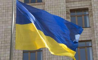 乌克兰安全部门在刻赤海峡扣留俄船，俄罗斯回应称非法