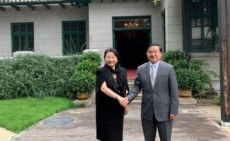 外交部条法司司长贾桂德会见香港特区政府律政司司长郑若骅