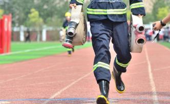 應(yīng)急管理部：現(xiàn)職消防人員不得在消防行業(yè)協(xié)會(huì)、中介機(jī)構(gòu)兼職