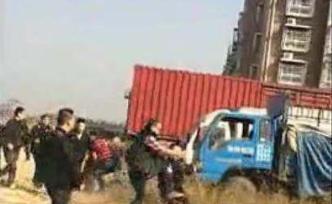 圍毆警察的“西安最牛村支書”獲釋后涉黑，主要成員達(dá)21人