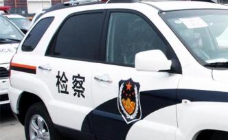 上海一公交車載13人追尾寶馬：一乘客坐過站猛戳司機(jī)右臂