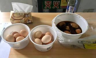 暖闻｜老人半夜还在路边卖鸡蛋，女生全部买下煮熟分给考研生