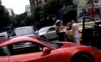 媒体：对保时捷女车主一巴掌所引发的舆论，应予关注并释疑