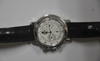 安徽落馬副廳長(zhǎng)百達(dá)翡麗表以648萬(wàn)元拍出，收自房產(chǎn)商