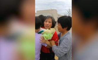 在場｜痛哭！“女版念斌”8年后獲釋