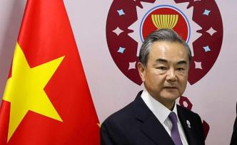 王毅回?fù)魺o端指責(zé)：南?！败娛禄睒?biāo)簽貼不到中國身上