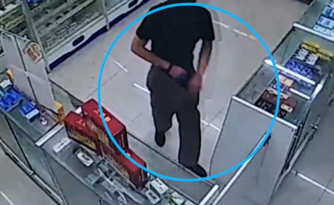 偷“偉哥”藏褲襠另一人掩護(hù)，監(jiān)控全拍下