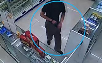 偷“偉哥”藏褲襠另一人掩護(hù)，監(jiān)控全拍下