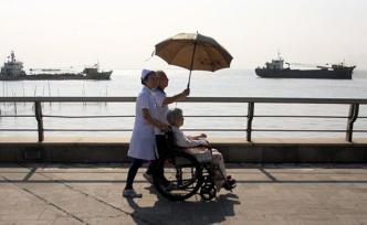 誰(shuí)來(lái)守護(hù)我們的老年？專家呼吁建立失能老人長(zhǎng)期照護(hù)服務(wù)體系