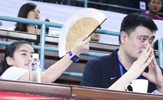 特寫(xiě)｜姚明“拖家?guī)Э凇弊龃壬疲褐灰缆穼?duì)，我就不怕遙遠(yuǎn)