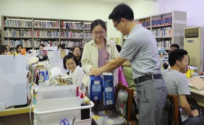 学生暑期留校备战考研，院长送牛奶