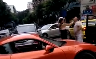 保时捷女车主所长丈夫被暂停职务