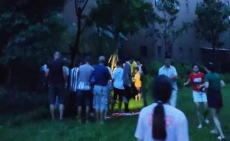 網(wǎng)曝一中學(xué)生墜亡，知情人：事前父親怪他頭發(fā)長，疑留有遺書