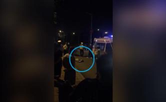 司機(jī)疑酒駕拒檢，強(qiáng)行沖卡撞交警逃逸
