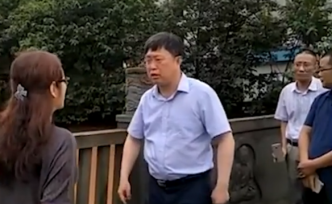 四川乐山市委书记怒吼水务局长：河道上违章建筑拆不完我撤你