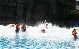 吉林延边一水上乐园突发巨浪致44人伤，已停业整顿