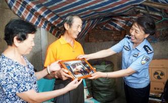 暖聞｜武漢民警用鏡頭記錄“半世紀的愛”，七夕送上金婚合影