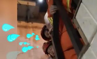 民警求助消防：200斤壯漢中風(fēng)，抬不動(dòng)
