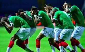 總統(tǒng)為球迷包機(jī)背后，是一支貧困國家足球隊的崛起之路