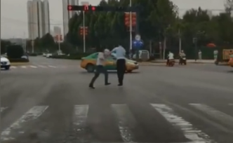 西安一輔警處理事故遭駕駛人暴打，打人男子被刑事立案調(diào)查