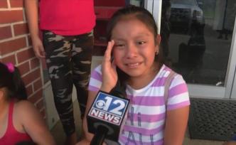 美國(guó)抓非法移民，11歲女孩哭求放父母