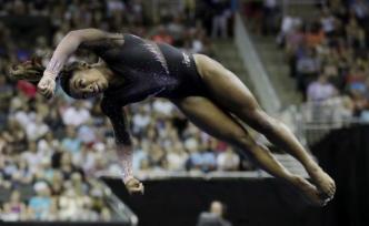 逆天！拜爾斯這個動作，完全不科學(xué)啊