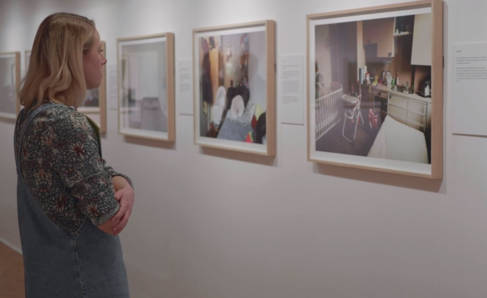 域外丨倫敦攝影展:臥室中的貧困兒童