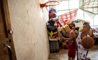 我喜歡打籃球，它可以帶我飛出大山