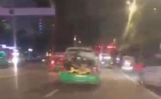四川仁壽警方回應(yīng)“電單車被出租車運至城外丟棄”：正在調(diào)查