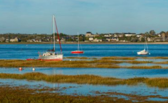 一艘快艇在英吉利海峽傾覆，3名兒童遇難