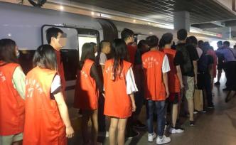 假扮女網(wǎng)友騙男玩家到指定游戲充值，兩百余嫌疑人被押解回滬