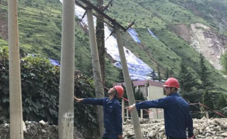 成昆鐵路隧洞巖體崩塌致電力線路受損，經(jīng)搶修基本恢復(fù)供電