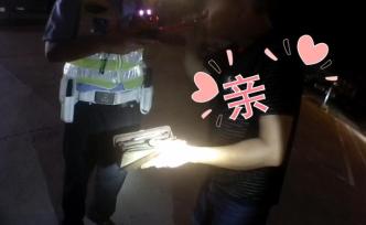 醉駕男耍賴親酒精測試棒：我有殘疾