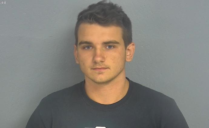 荷槍實彈進沃爾瑪，美國男子稱是做實驗