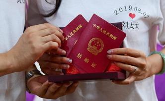 年輕人不結(jié)婚是因?yàn)椤案F”嗎？結(jié)婚率創(chuàng)新低背后原因引深思