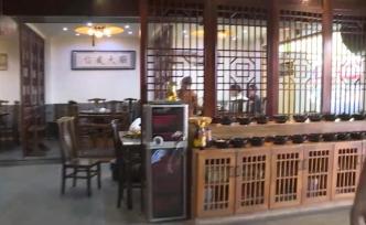 包房?jī)?nèi)吃炭火涮肉3小時(shí)，9人一氧化碳中毒