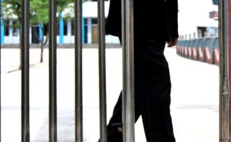 五部門發(fā)文治理校鬧：在學(xué)校拉橫幅、擺花圈、放哀樂或受處罰