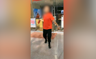 維修沖突，華為代理店店員持滅火器砸顧客