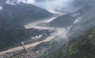 航拍汶川龍?zhí)峨娬荆?6人被困超30小時