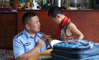暖聞｜遼寧男子醉駕撞傷兩行人被拘役，交警守諾為他照顧孩子