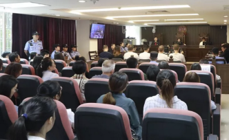 被指拘禁毆打致員工墜亡，廣州女老板受審