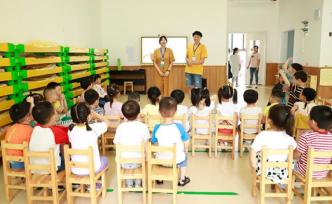 長沙大學(xué)生實地普及兒童性教育：年輕家長支持，老年人多拒絕