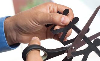 江苏宝应：一辅警分队长违规着“警服”被免职