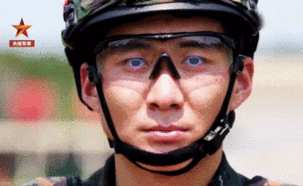 别眨眼！武警快枪手0.94秒5发5中