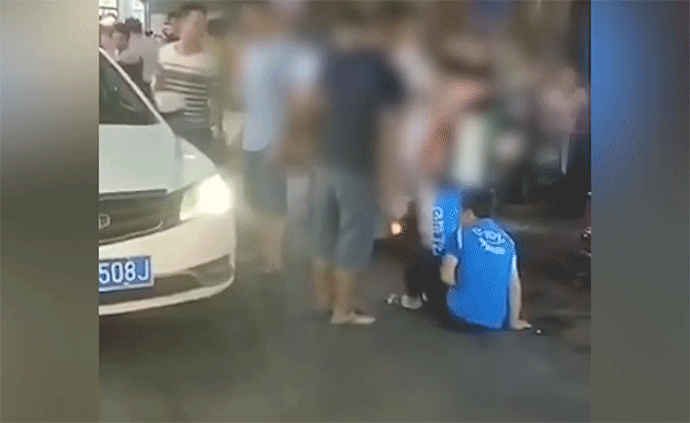 南寧外賣哥被踹翻續(xù)：4打人者投案被拘